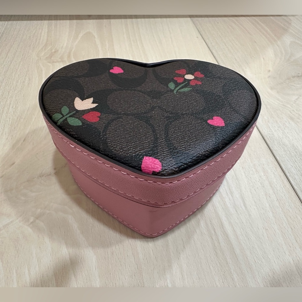 (NWT) Coach Heart Trinket Box In Signature Canvas With Heart Petal Print - Picture 4 of 6
